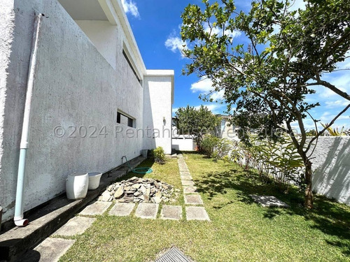 Se Ofrece En Alquiler Extraordinaria Y Hermosa Casa Quinta Ubicada En Lomas De La Lagunita