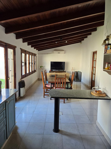 Venta Casa De 3 Dormitorios Con Patio, Barrio Jorge Cura Rosario