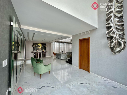 Casa En Venta De Lujo En Villa Verona Con Alberca