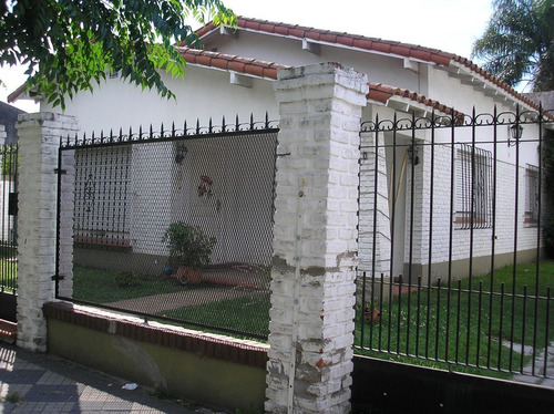 Hermosa Casa Con Cochera Y Jardín!!!! Lote 15 X 50!!!