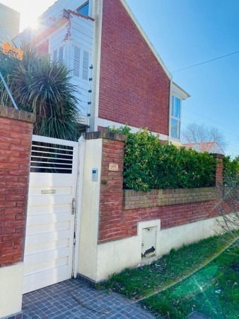 Imagen 3 de 30 de Venta De Chalet En Barrio Constitucion