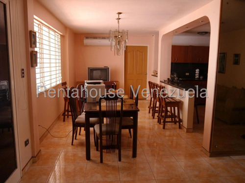 Maria E. Vende Con Excelente Ubicación !! Hermosa Y Amplia Casa (duplex) En Club Hipico Las Trinitarias, Lara#25-14386**
