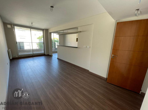 Departamento De Categoría En Venta A Metros De Bv Oroño Rosario