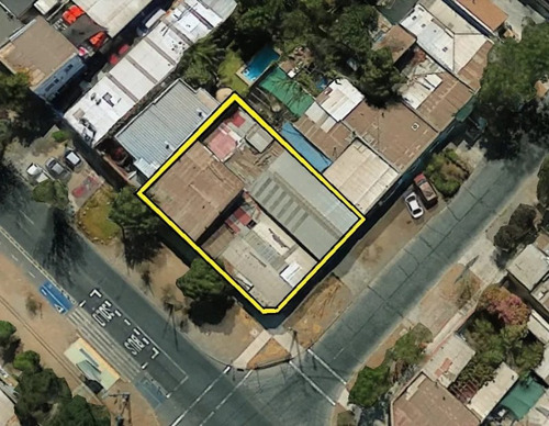 Propiedad Comercial En Esquina Con Casa Y Galpones