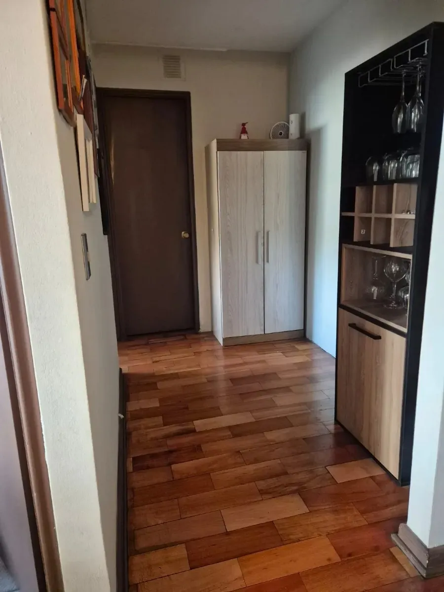 Imagen 2 de 9 de Un Dormitorio Con Estacionamiento Y Bodega