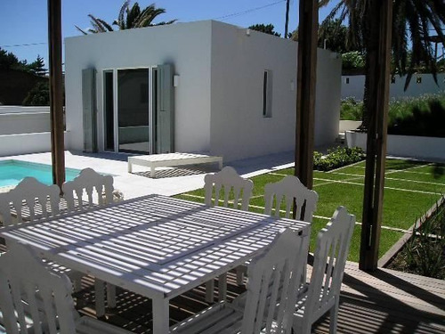 Casa En Venta De 4 Dormitorios En La Barra