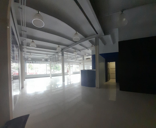 Alquiler Local-concesionario De Vehículos Chacao 950m2