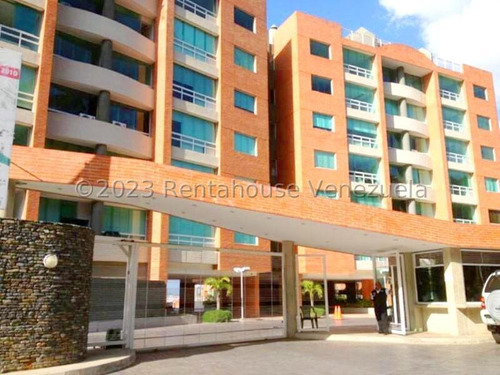 Ss: Vende Apartamento 24-2556 En Lomas Del Sol De 109 M2, Remodelado Y Con Piscina