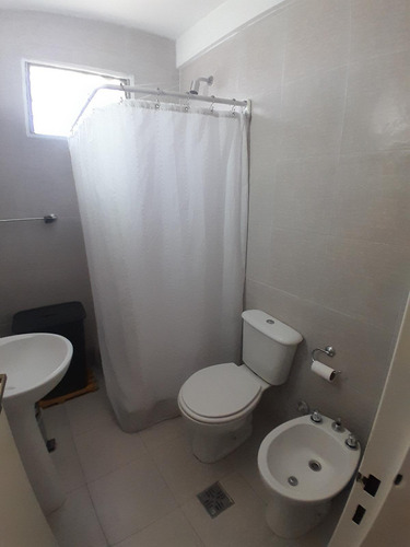 Departamento En Venta De Dos Ambientes Con Dos Patios - Flores