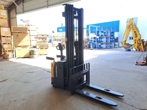 Apilador Electrico Liugong 2000kg 5.5m