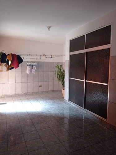 Um Sobrado Com 380 M2 De Construção