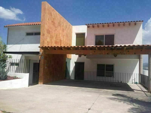 Gran Jardín,  En Vista Real, Roof Garden, 3 Recamaras, 5 Bañ