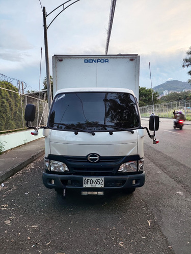 Hino Dutro 300