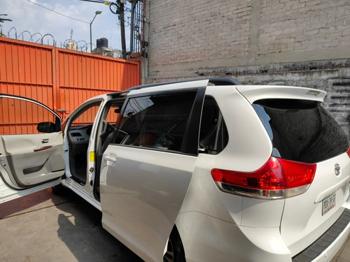 Toyota Sienna Xle At