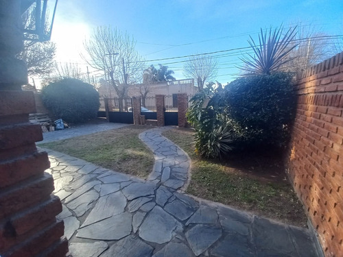 Casa Completa Y Céntrica En Venta, General Las Heras
