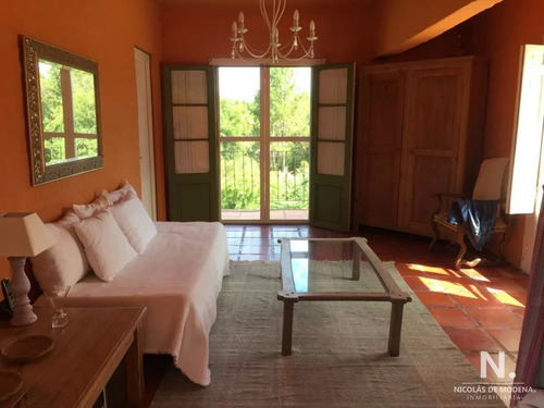Chacra De 6 Dormitorios, Con Piscina En Venta Enla Barra.