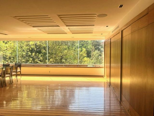 Bosque De Las Lomas, Espacioso Departamento Remodelado De 330m2, Vista Arbolada, Sala-comedor, Bar, Baño De Visitas, Sala De T.v. 3 Amplias Recamaras Con Baño Cada Una, Vestidores, Cocina Equipada, Ár