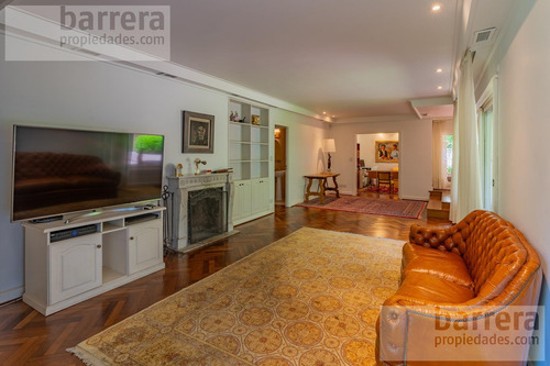 Exclusivo Chalet En Los Troncos: 4 Dormitorios Con Terreno Único