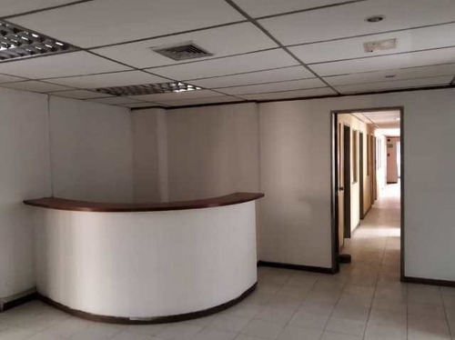 Imagen 1 de 7 de Oficina En Venta - Av Urdaneta