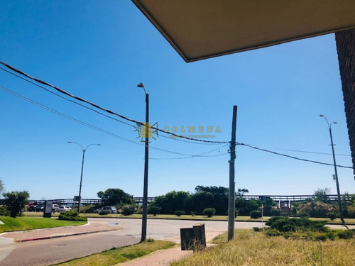Apartamento En Excelente Ubicacion, De 2 Dor, 2 Baños Cruzando La Calle Esta La Playa Mansa Parada 3 Consulte.-ref:1358