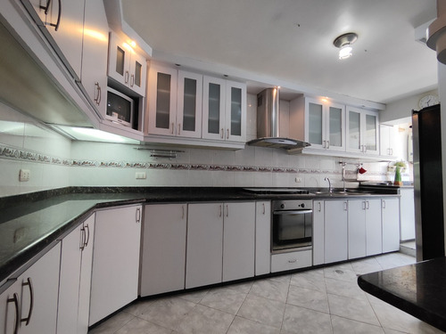 Apartamento En La Avenida Rómulo Gallegos