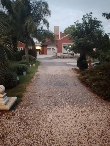 Casa En Venta - 4 Dormitorios 3 Baños - 2000mts2 - La Plata