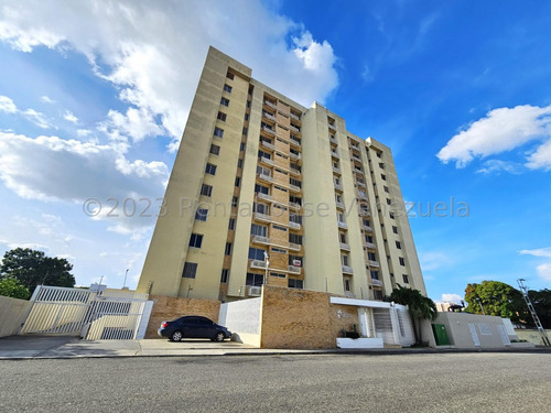 Kl Vende Hermoso Y Amplio Apartamento En El Oeste De Barquisimeto #24-6924