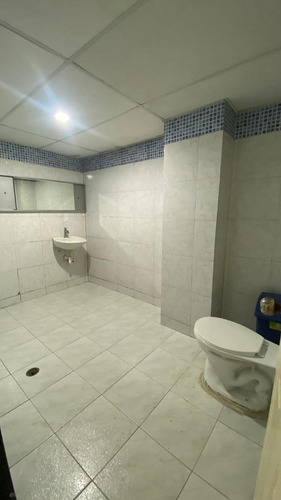 Imagen 17 de 19 de Venta De 12 Locales Comerciales, Sector Barrio Obrero. Adlz