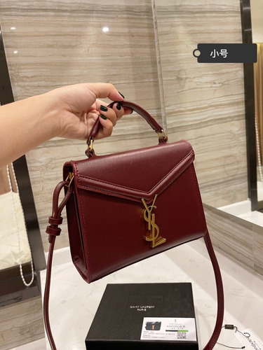 Imagen 4 de 10 de Carteras Y Sandalias