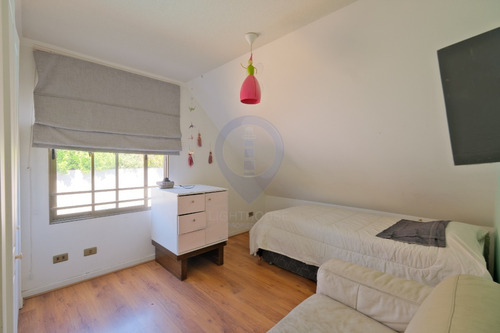 Venta Casa 5 Dormitorios, Piscina, Sector Consolidado.