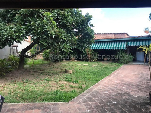 Hermosa Casa De Una Planta Con Grandes Espacios Y Bella Terraza En Santa Paula. Mls # 25-13494 Lp