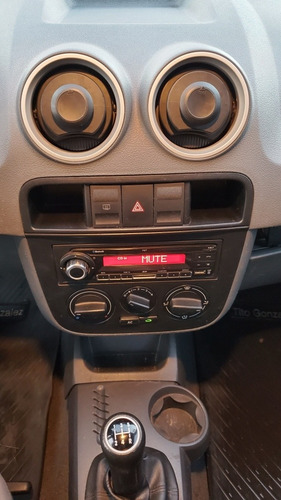 Imagen 10 de 15 de Volkswagen Gol Country 2011 1.6 Power Int.plus 711