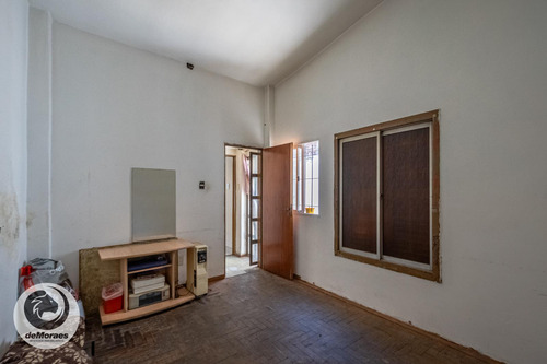 Ph En Lomas Del Mirador, 3 Ambientes, 2 Habitaciones, 1 Baño, Patio, Cuarto De Guardado