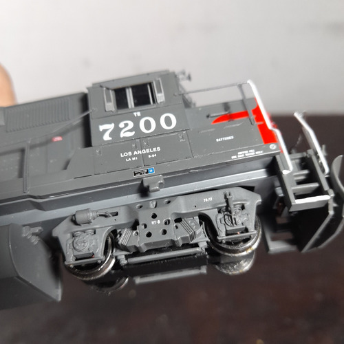 Imagem 6 de 10 de Locomotiva Ho Dcc Emd Gp 40x Sp 7200 Athearn 21 Cm /39