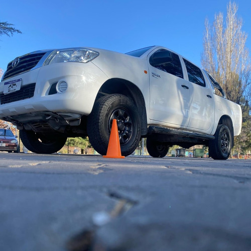 Imagen 6 de 7 de Vendo - Financio Toyota Hilux 4x2 2014