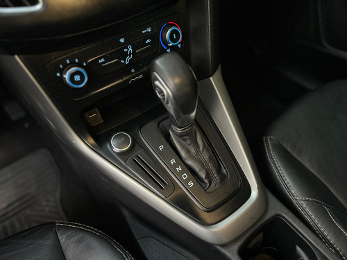 Ford Focus 2.0 SE PLUS 16V FLEX 4P POWERSHIFT