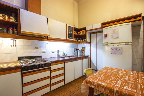 Imagen 3 de 30 de Casa 6 Ambientes Y Medio En Venta En Caseros Centro
