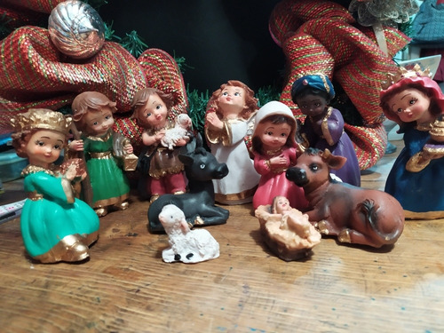 Imagen 1 de 4 de Nacimiento De 10 Cm En Recina 100% Artesanal