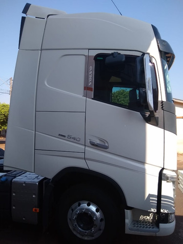 Imagem 5 de 15 de Volvo 540 6x4 2019 Bug Leve Globetrotter Revisado R$ 600.000
