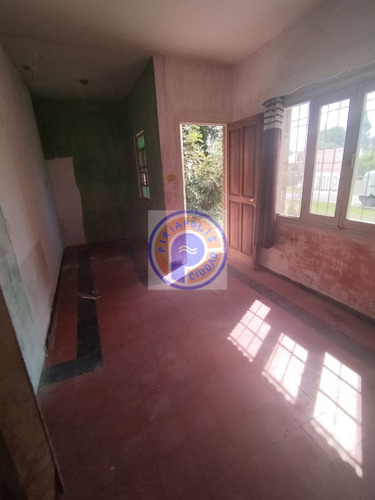 1111-33 Casa A Reciclar En Barrio Country Oportunidad Con Gran Potencial
