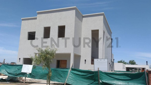 Imagen 1 de 23 de Casa Con Pileta Con 5 Cuartos En San Ramon