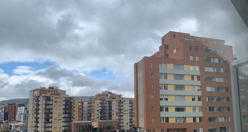 Apartamento Amplio Con Excelente Ubicación