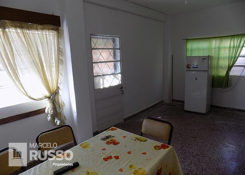 Casa 4 Ambientes Al Frente ( Ph )