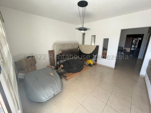 Imagen 21 de 27 de Casa En Venta En Valles De Camoruco Valencia 22-15578 Gerardo Guillén Rentahouse