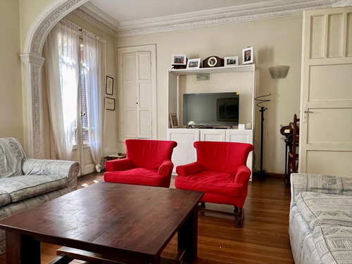 Venta Casa, Pocitos, 4 Dormitorios, 3 Baños, Patio Y Garaje