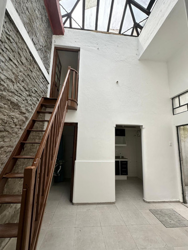 Casa Tres Cruces Casi Bvr. Artigas -reciclada, Más De 3 Dormitorios, Patio, Azotea