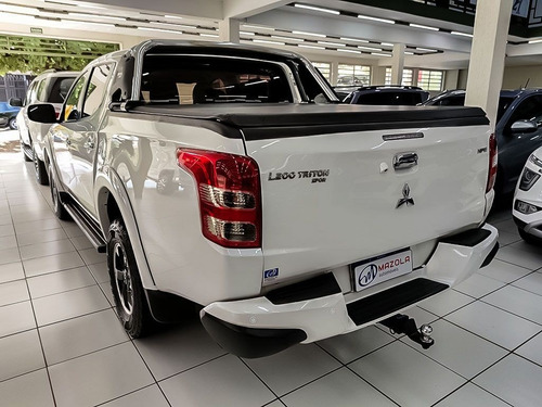Imagem 15 de 17 de Mitsubishi L200 Triton 2.4 16v Turbo Sport Hpe Cd 4x4