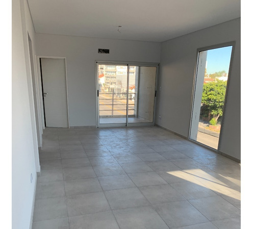 Imagen 3 de 8 de Semipiso 2 Ambientes A Estrenar En Banfield