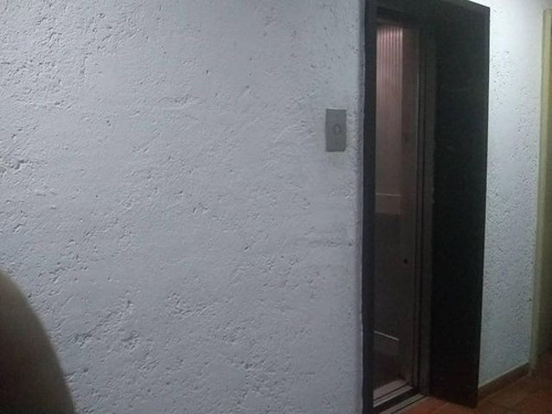 Imagen 5 de 16 de Venta De Fresco Apartamento En Cumbres De Curumo / Ofc 21-14690