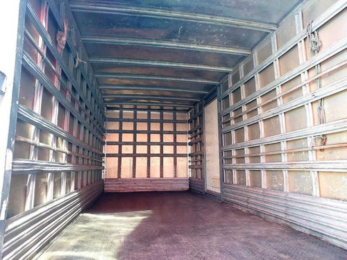 Imagem 3 de 17 de Volkswagen 8-160 Drc Bau 2014